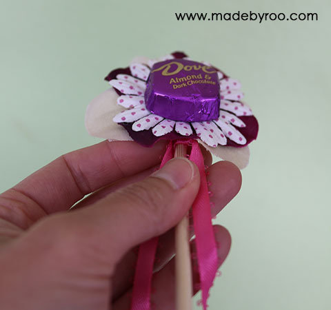 IZZAROO - DIY Tutorial - How to make a candy flower bouquet
